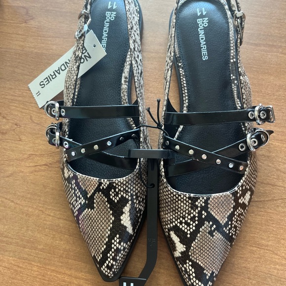 Black and Tan Snake Print Pointed Women's Shoes - Picture 3 of 3